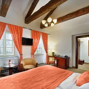 Lippert Praag