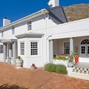 https://capeblue-manor-house.hotels-capetown.com